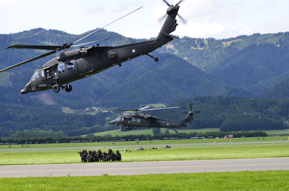 Sikorsky UH-60 Black Hawk