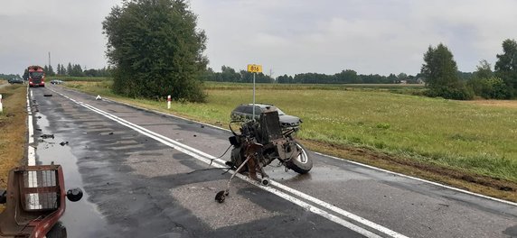 W Dołhobrodach w pow. włodawskim na skrzyżowaniu zderzył się ciągnik rolniczy z samochodem osobowym