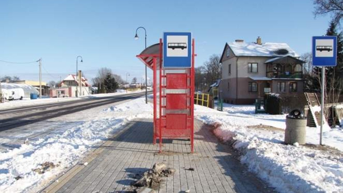 To nie mieści się w głowie! – oburzają się mieszkańcy. – Kobiety z wózkiem będą miały problem, by tam przejść. Komuś chyba zabrakło wyobraźni.