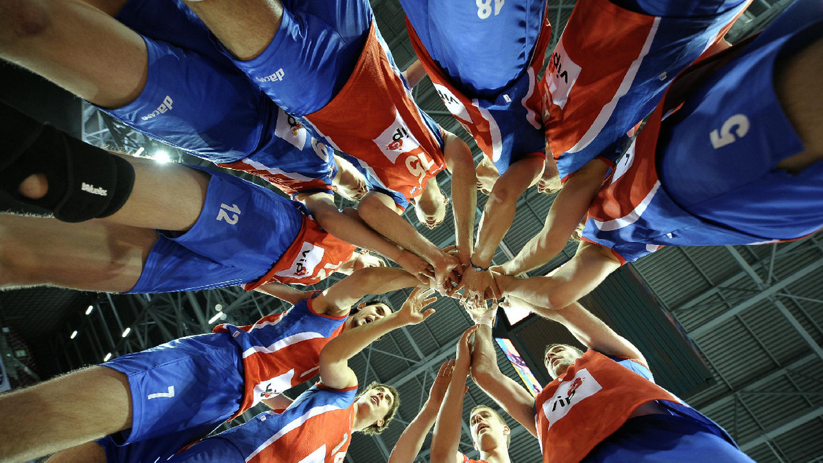 Siatkarze Serbii po zwycięstwie nad Iranem 3:0 (30:28, 30:28, 25:22) w szóstej serii meczów interkontynentalnego turnieju kwalifikacyjnego w Tokio zapewnili sobie prawo występu w turnieju olimpijskim w Londynie.