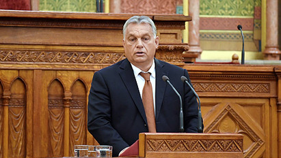 „Pórul jár” – Jakab Péter egy zsák krumplival üzent Orbánnak, a miniszterelnök keményen visszaszólt