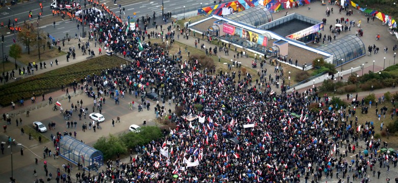 "Chcę Arabkę za sąsiadkę" kontra "Koń trojański". Demonstracje w sprawie imigrantów