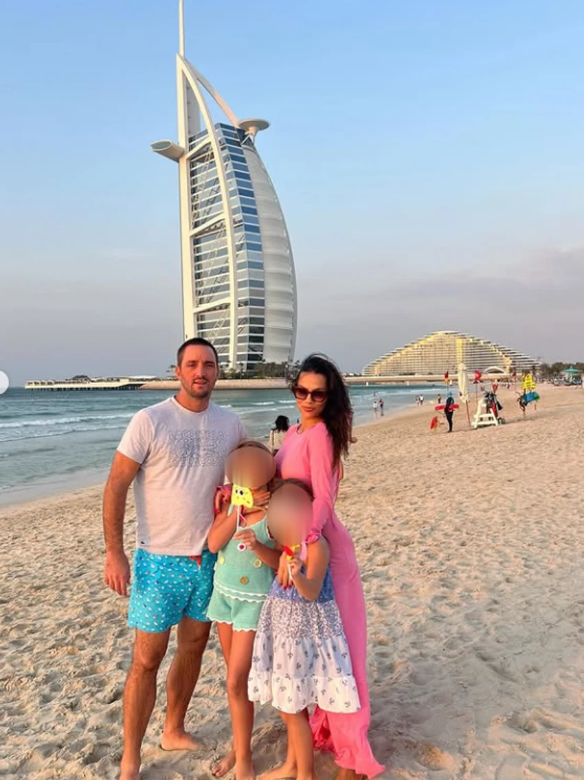 Aleksandra i Viktor Troicki na letovanju u Dubaiju sa ćerkama