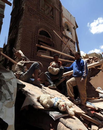 JEMEN. Naloty na zbuntowane miasto Sana