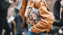 Najmodniejszy kolor roku 2025 według Pantone. Jak nosić Mocha Mousse?