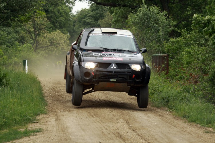 Adam Małysz wystartował Mitsubishi L200