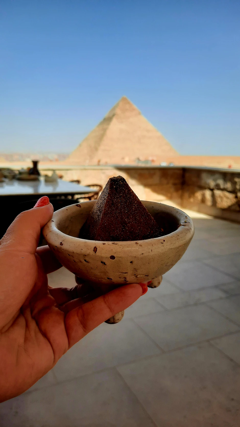 Simbolično - kolač u obliku piramide