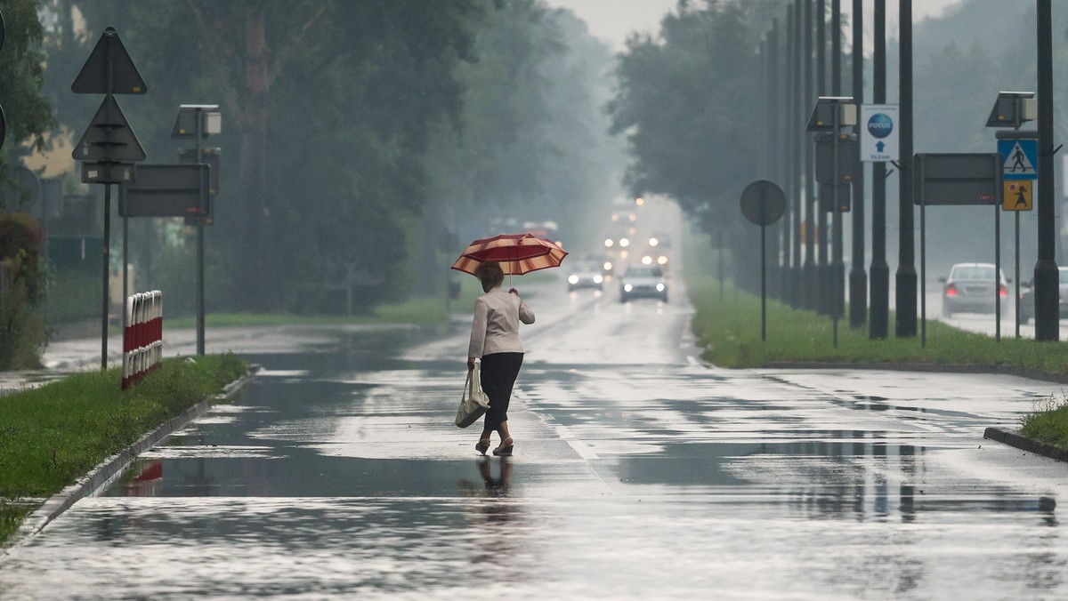 Instytut Meteorologii i Gospodarki Wodnej wydał w niedzielę ostrzeżenie hydrologiczne drugiego stopnia dla województw: małopolskiego, podkarpackiego i świętokrzyskiego, a także dla części woj. śląskiego oraz w okolicach Zalewu Wiślanego i Szczecińskiego.