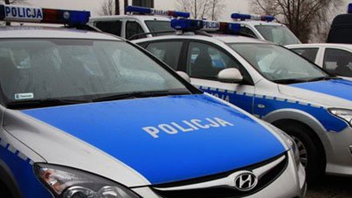 Poznańska policja zatrzymała mężczyznę, który zabarykadował się w jednym z mieszkań na osiedlu Zwycięstwa.