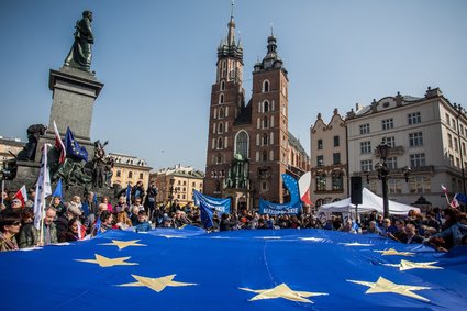 Miliardy z Unii i koszty członkostwa. Oto bilans 15 lat Polski w UE