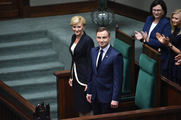 Polacy oceniają Andrzeja Dudę. Na tle prezydentów III RP wypadł najsłabiej