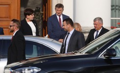 'Jarek daje ci godzinę na zmianę decyzji'. 'Newsweek' o kulisach spotkania w Pałacu. Karczewski: Kłamią! Fake news