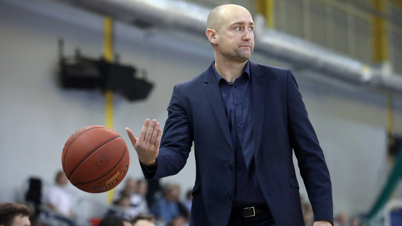 Prowadzący Kinga Szczecin Łukasz Biela opowiada o tym, jak radzi sobie z byciem tymczasowym zastępcą Mindaugasa Budzinauskasa. Wybieramy też najlepszą piątkę i podsumowujemy ostatni tydzień w Energa Basket Lidze.