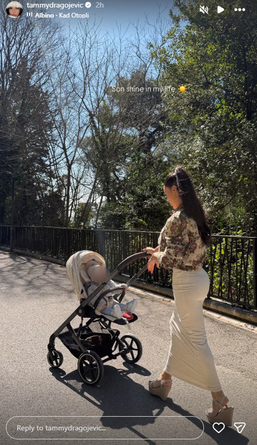 Šeta sina u štiklama od 12 centimetara i suknji koja ističe sve obline: Tamara sa mužem živi u stanu od 500.000 evra