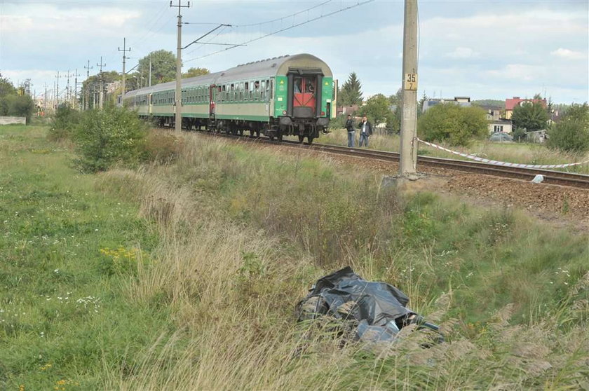 Tragedia na przejeździe kolejowym. Matka zginęła, córka przeżyła