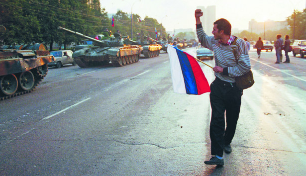 Wydarzenia przyspieszyły po upadku groteskowego puczu Giennadija Janajewa z sierpnia 1991 r. Kolejne republiki ogłaszały już nie suwerenność, lecz niepodległość. Rozpisywano wybory prezydenckie i referenda fot. David Turnley/Corbis/Getty Images