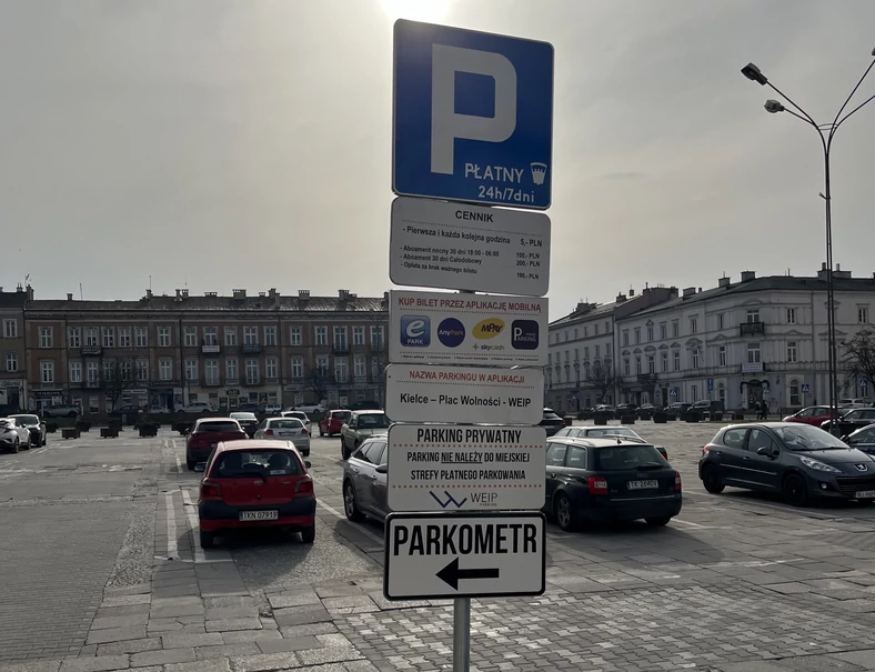 Oznaczenie prywatnego parkingu w centrum Kielc