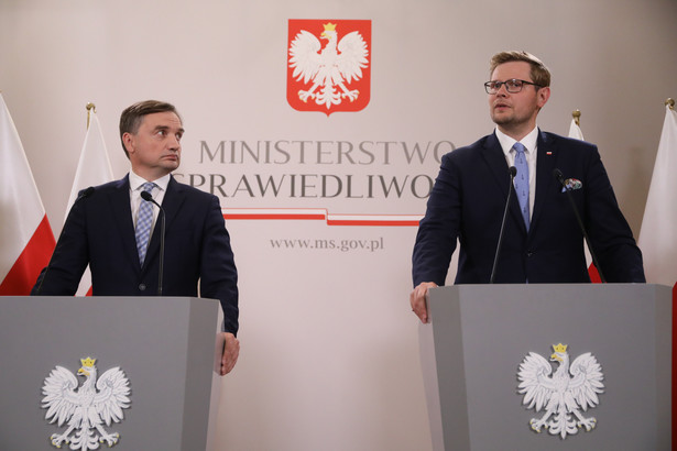 Konferencja prasowa ministra sprawiedliwości Zbigniewa Ziobro i sekretarza stanu Michała Wosia