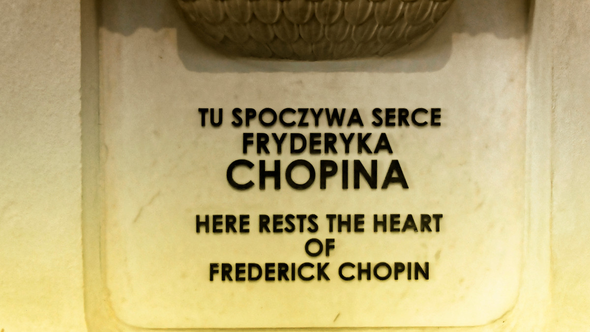 <strong>170 lat temu zmarł Fryderyk Chopin. Serce kompozytora uznawane za narodową relikwię znajduje się w kościele św. Krzyża w Warszawie. W czasie Powstania Warszawskiego urnę z sercem ewakuowano do Milanówka. Przedstawiamy wojenne losy serca artysty.</strong>