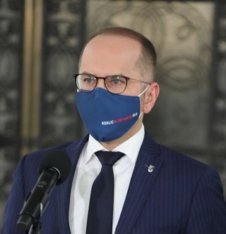 Joński i Szczerba: Rząd sfinansował Bąkiewiczowi nieruchomości za 1,5 mln zł