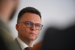 Najnowszy sondaż wyborczy. "Potwierdza polityczny koniec Hołowni"