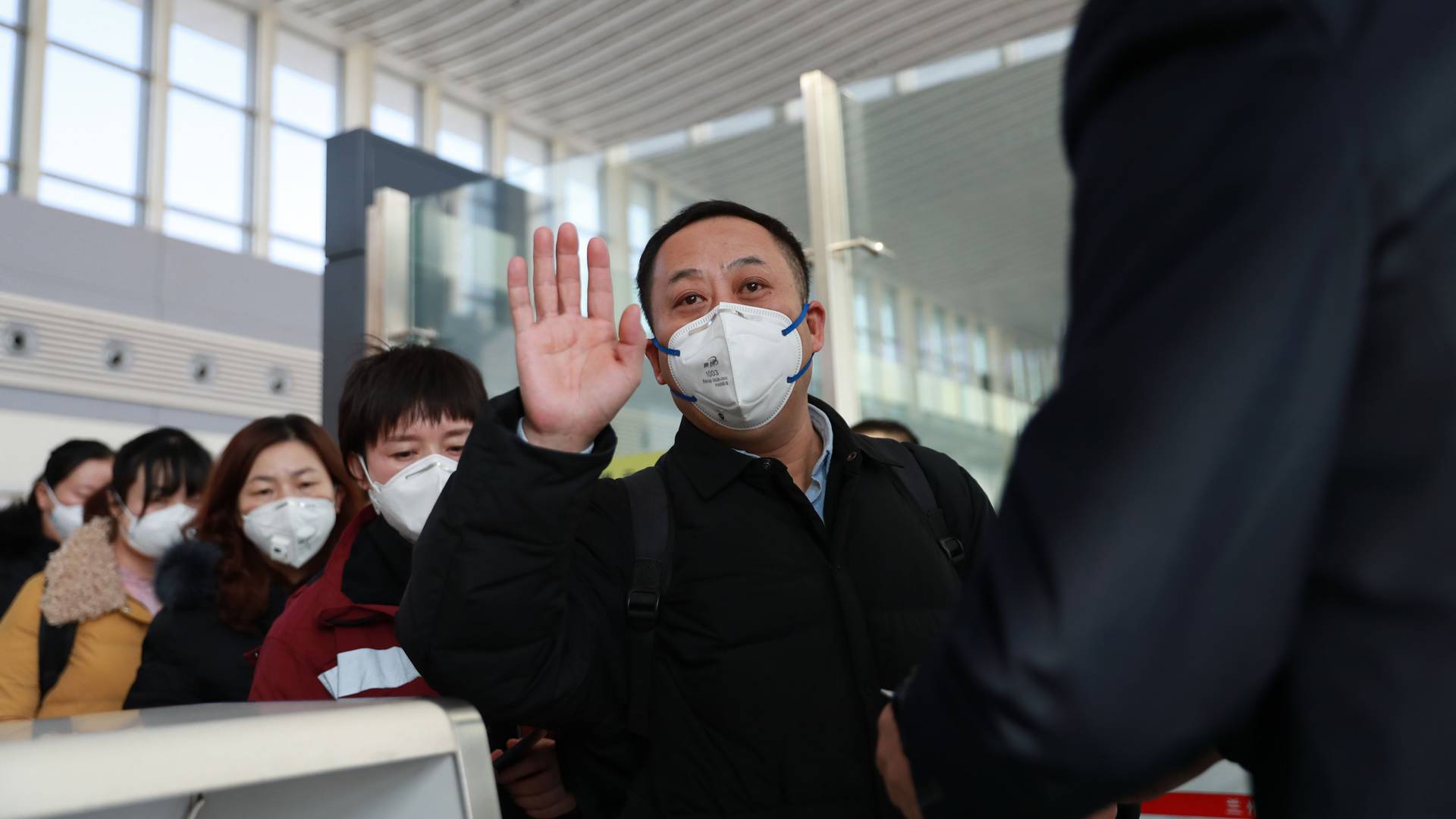 Koronavírus: a budapesti repülőtéren is elkezdték vizsgálni a Kínából érkező utasokat