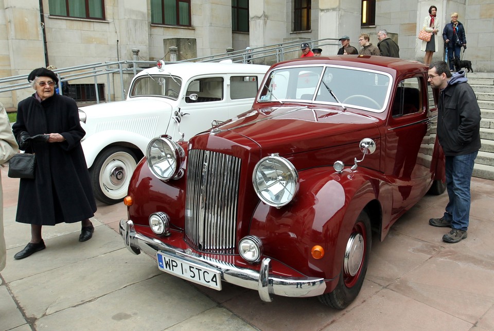 WARSZAWA MUZEUM NARODOWE ZLOT STARYCH SAMOCHODÓW