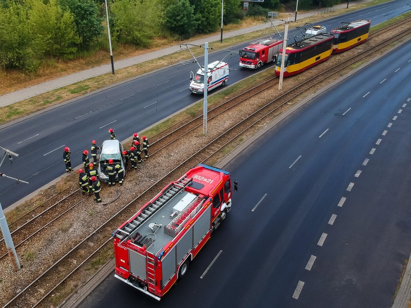 Dachowanie volkswagena na Włókniarzy w Łodzi