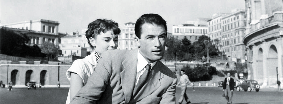 Audrey Hepburn i Gregory Peck na Vespie w „Rzymskich wakacjach” okazali się lepszym motorem sprzedażowym niż zwykła reklama. Po premierze filmu rodzinna firma sprzedała 100 tys. skuterów.
