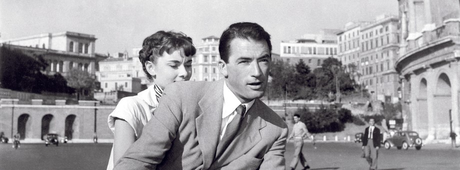 Audrey Hepburn i Gregory Peck na Vespie w „Rzymskich wakacjach” okazali się lepszym motorem sprzedażowym niż zwykła reklama. Po premierze filmu rodzinna firma sprzedała 100 tys. skuterów.