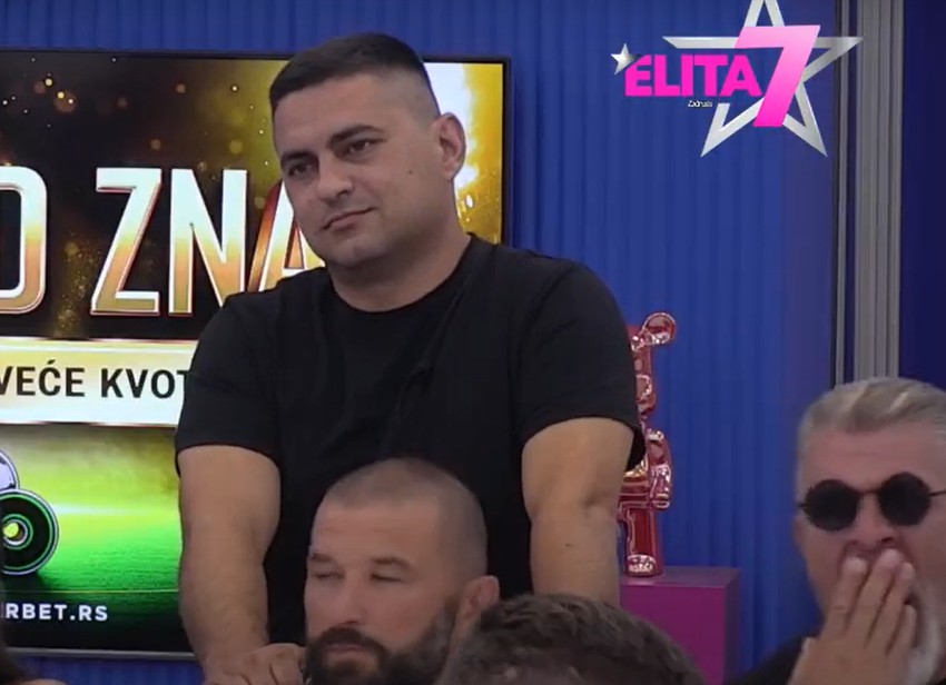 Miljana i Bebica u klinču