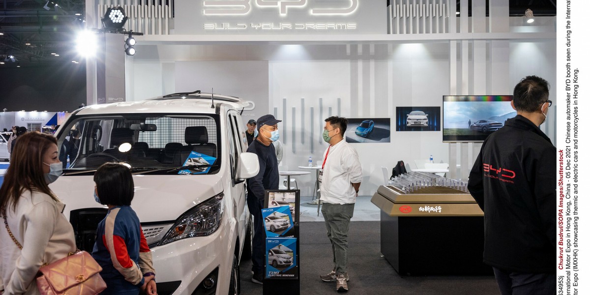 Firma BYD z siedzibą w Shenzhen wyprzedziła Teslę w rankingu firm produkujących samochody elektryczne