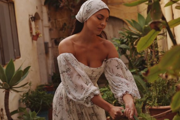 DŽEJLA RAMOVIĆ U STROGOJ TAJNOSTI BORAVILA NA MALTI Napravila ozbiljni zaokret, o ovome je pevačica ćutala