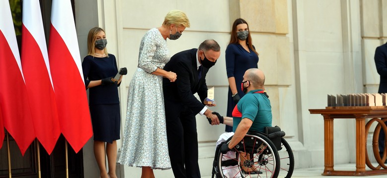 Polscy paraolimpijczycy odebrali nominacje z rąk prezydenta Dudy