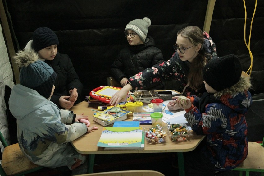 Kijev, Troješčina, dečji kutak u šatorima