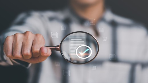 Rządowy slalom między Brukselą a Pałacem Prezydenckim. Co dalej z kamieniem milowym w sprawie reformy PIP?