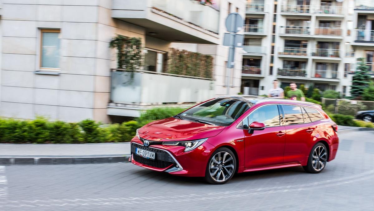 Toyota Corolla Nowym Hitem W Polsce. Tak Hybrydą Japończycy Pokonali Diesla W Trzeciej Rundzie - Dziennik.pl