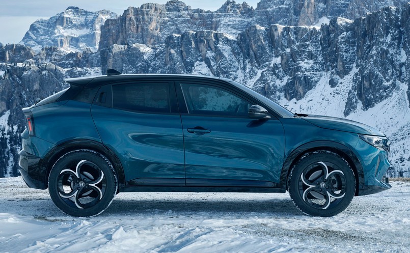 Alfa Romeo Junior Ibrida Q4