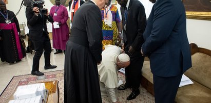 Niezwykły gest Franciszka. Zrobił to przed kamerami