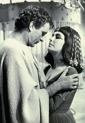 Elizabeth Taylor i Richard Burton w filmie 'Kleopatra'