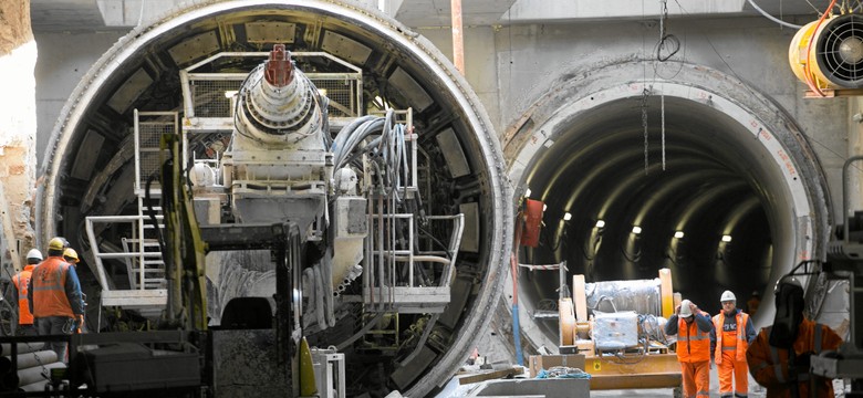 Wydrążą tunel pod tunelem. Oto jak powstaje warszawskie metro ZDJĘCIA