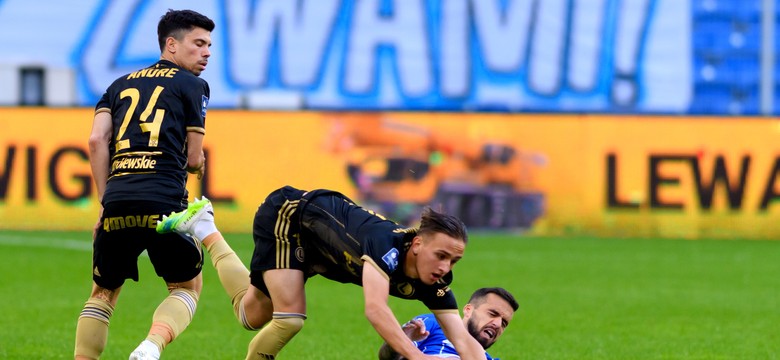Kuriozalny gol zapewnił Legii trzy punkty w meczu z Lechem [WYNIKI I TABELA]