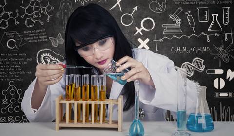 Programy do nauki chemii: które pozwolą najlepiej opanować materiał?