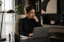 Novo istraživanje pokazuje da žene manje koriste veštačku inteligenciju na poslu