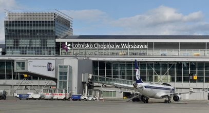 Córce zachciało się pić na Okęciu. Matkę czekał szok. "To chore"