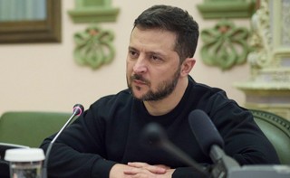 Zełenski: Sytuacja na linii kontaktowej staje się coraz cięższa