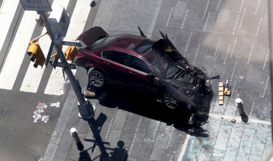 USA PEDESTRIANS STRUCK NYC (Vehicle strikes pedestrians in Times Square)