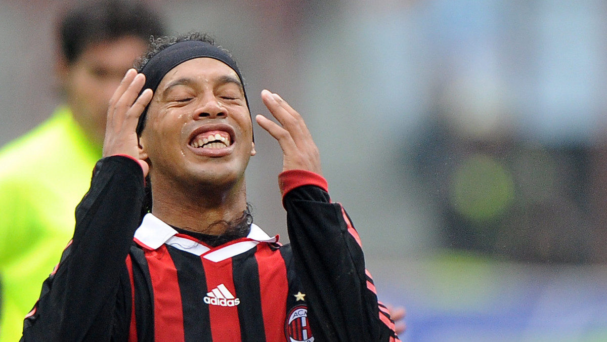 W ostatnim czasie pojawiły się informacje, że działacze Flamengo są zainteresowani pozyskaniem Brazylijczyka Ronaldinho. Sternicy AC Milan, w którym występuje piłkarz zaprzeczają tym informacjom twierdząc, że w klubie nie pojawiła się oferta z Brazylii.