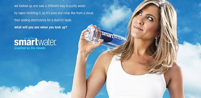 Jennifer Aniston reklamuje wodę