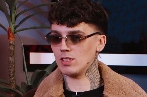 PREŽIVLJAVAO NA ULICI, PA DOBIO OPAKU BOLEST Potresna ispovest našeg pevača: "Ruke su mi se oduzele, nisam hodao"